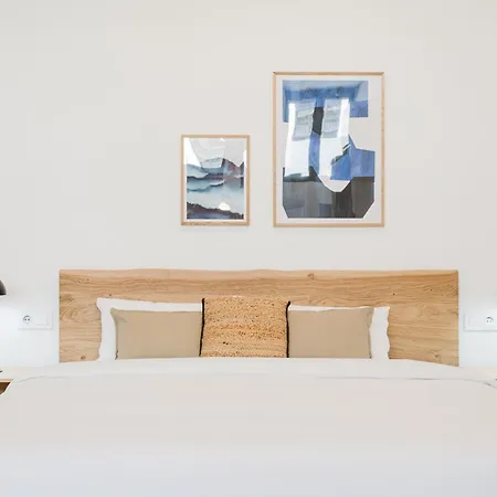 By Olala Homes Apartment *